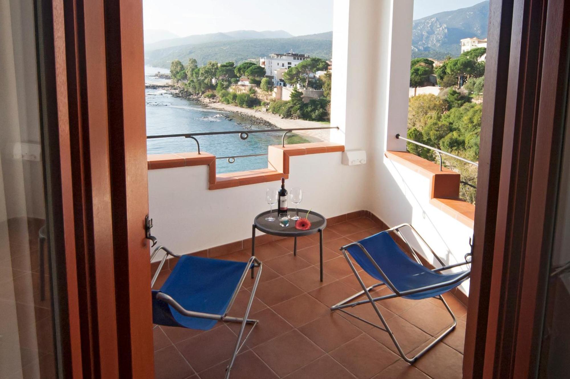 Bue Marino Hotel & Roof Lounge Кала-Гононе Экстерьер фото
